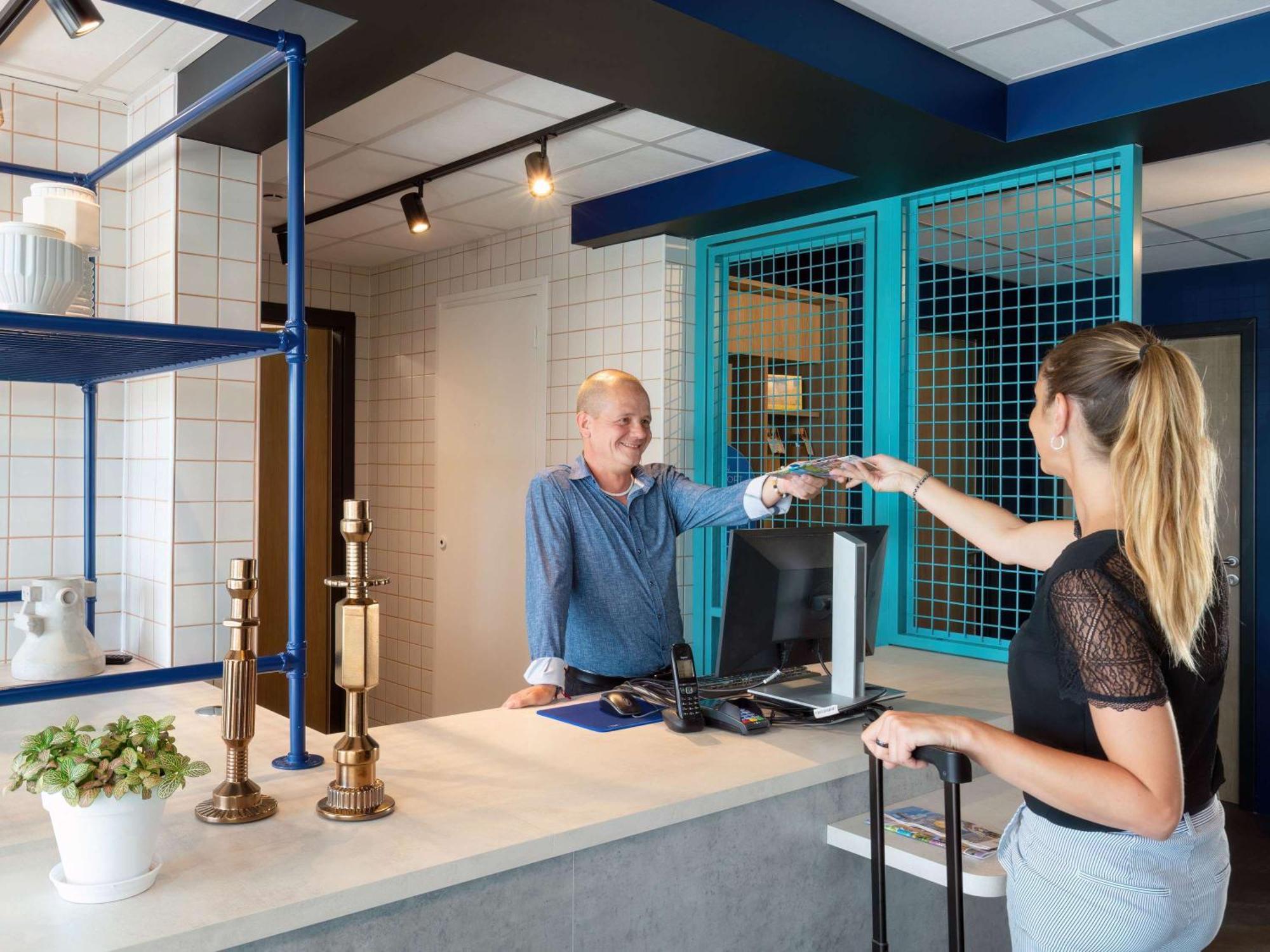 Ibis Budget Pertuis Portes Du Luberon Екстер'єр фото